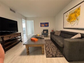 1251 NE 108th St in Miami, FL - Building Photo - Building Photo