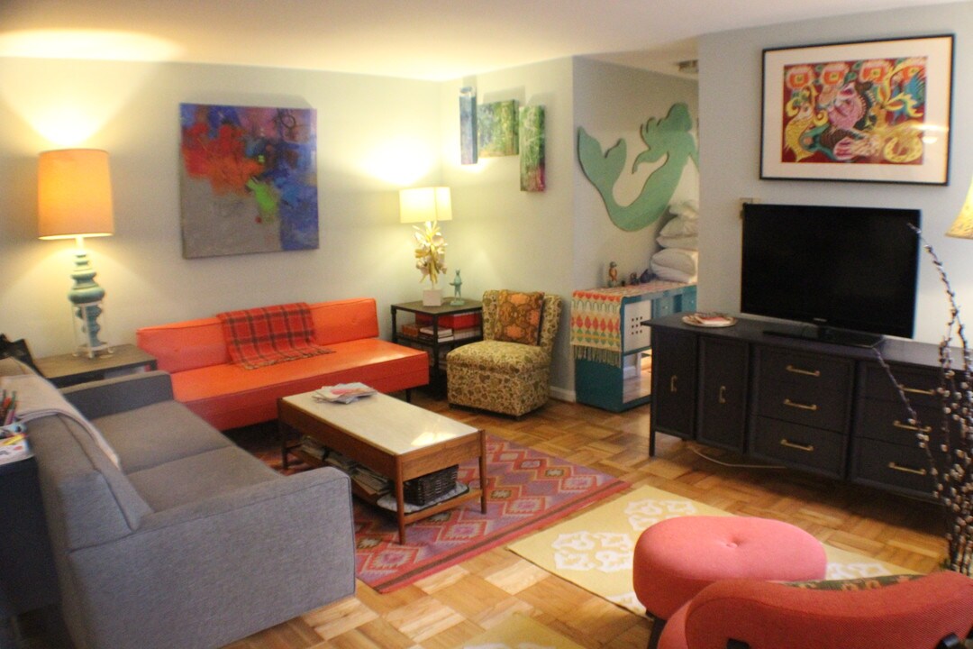 5112 MacArthur Blvd NW in Washington, DC - Building Photo