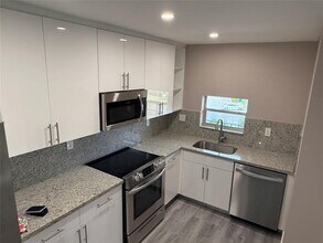 8962 S Hollybrook Blvd in Pembroke Pines, FL - Building Photo - Building Photo