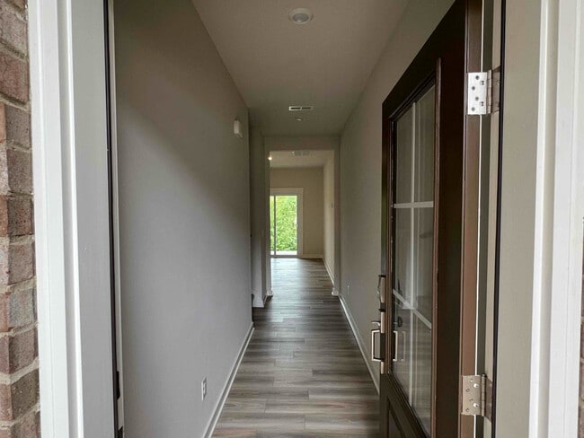 145 Rising Ln in Gallatin, TN - Foto de edificio - Building Photo