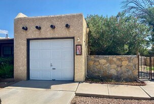 2032 Camelot Dr in Las Cruces, NM - Building Photo