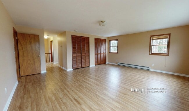 33 Lansingville Rd in Lansing, NY - Foto de edificio - Building Photo