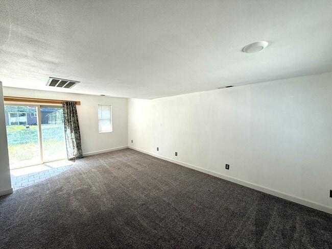 1328 Bruce St in Chico, CA - Building Photo - Building Photo