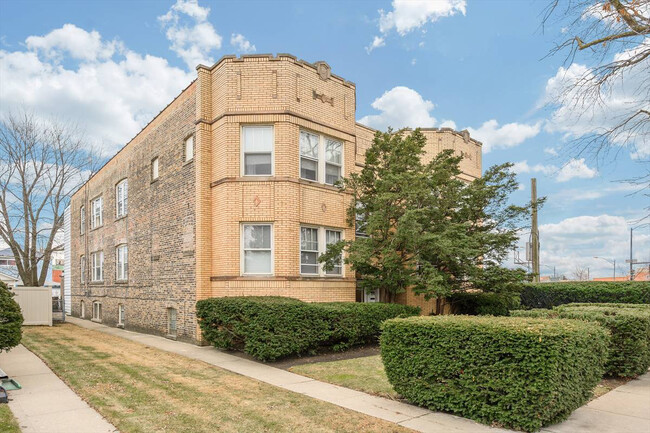 property at 3617 N Sawyer Ave