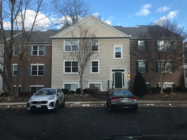 12004 Golf Ridge Ct, Unit 201 in Fairfax, VA - Building Photo - Building Photo