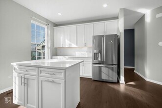 231 Lakeshore Dr in Oswego, IL - Building Photo - Building Photo