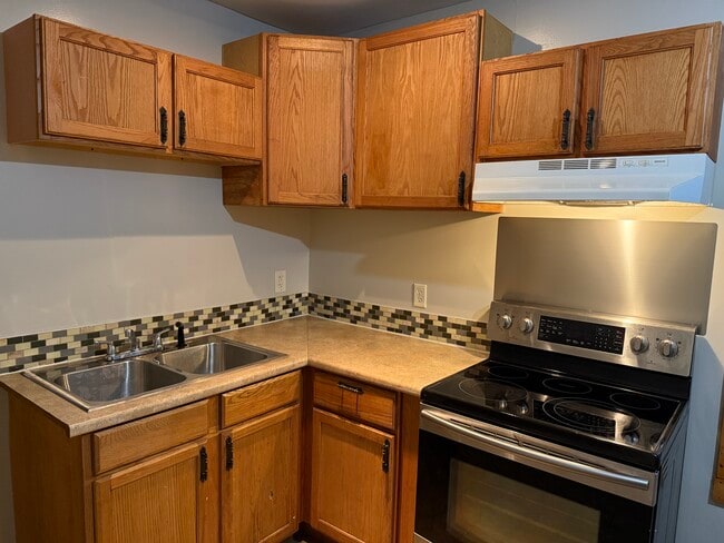 property at 1221 W Walnut St