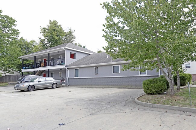 364-388 E 7th St in Fayetteville, AR - Foto de edificio - Building Photo