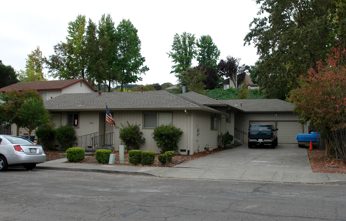 2232 Mesquite Dr in Santa Rosa, CA - Building Photo