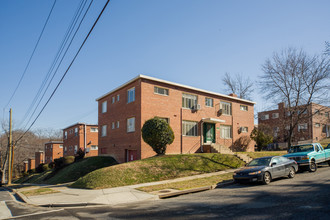 4341 1st St NE in Washington, DC - Foto de edificio - Building Photo