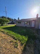 404 Kay Ave in Brownsville, OR - Building Photo