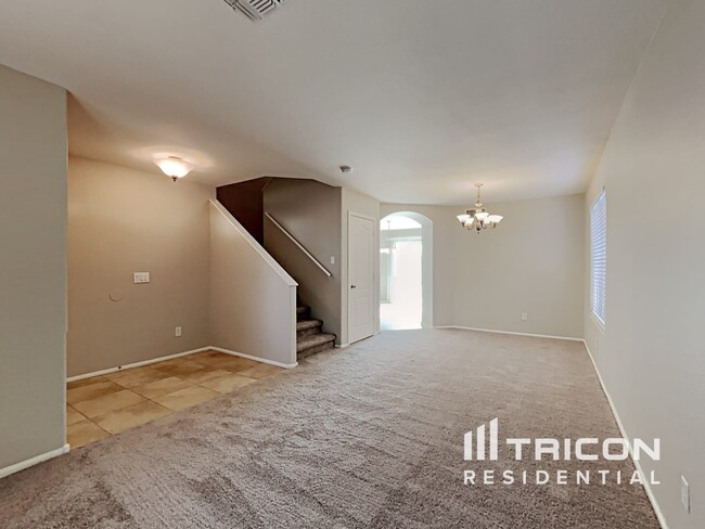 655 E Lovegrass Dr in San Tan Valley, AZ - Building Photo - Building Photo