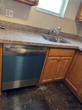8323 Lake Dr in Doral, FL - Building Photo - Building Photo