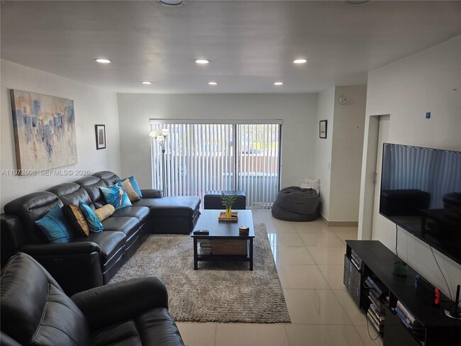 4916 Sheridan St in Hollywood, FL - Building Photo - Building Photo