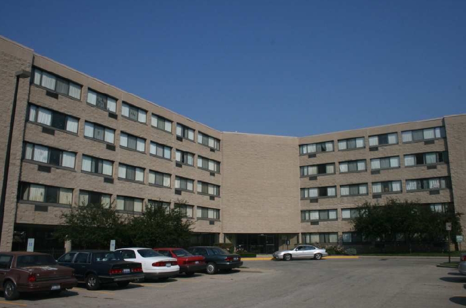 Park Towers in Springfield, IL - Building Photo