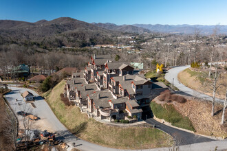 4 Chimney Crest Dr in Asheville, NC - Building Photo - Building Photo