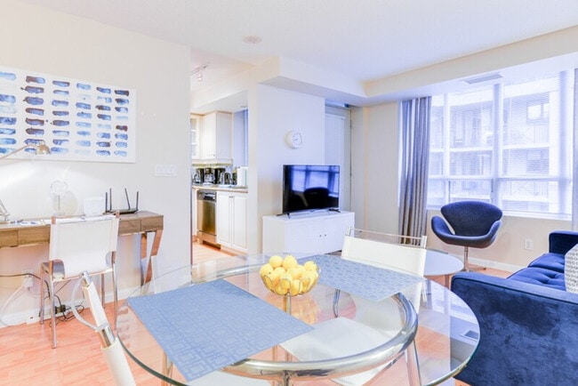 207 -123-123 Queen St W