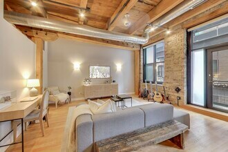 154 W Hubbard St in Chicago, IL - Building Photo - Building Photo