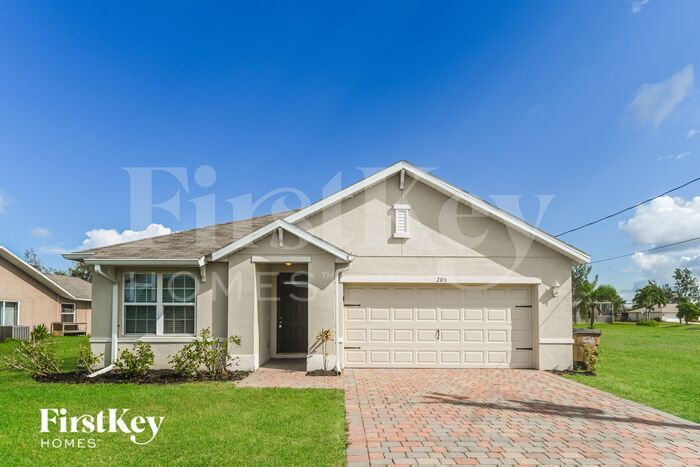 205 SW 29th St in Cape Coral, FL - Building Photo