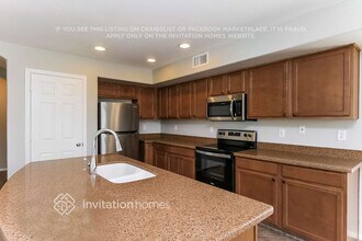 2561 W Silver Streak Way in San Tan Valley, AZ - Building Photo - Building Photo
