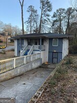 3456 Thompson Dr NW in Atlanta, GA - Building Photo