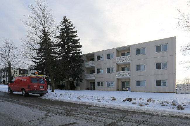 Stanley Park Apartments in Kitchener, ON - Building Photo - Building Photo