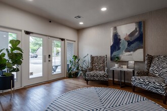 Two Rivers Townhomes in Marble Falls, TX - Foto de edificio - Lobby