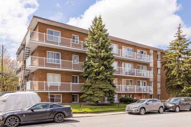 2305 Duff Court Rue in Montréal, QC - Building Photo - Building Photo