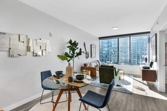 903 Peachtree in Atlanta, GA - Foto de edificio - Building Photo