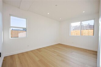 11732 Gilmore St in Los Angeles, CA - Building Photo - Building Photo
