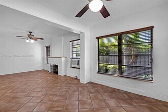 1024 Tyler St in Hollywood, FL - Foto de edificio - Building Photo