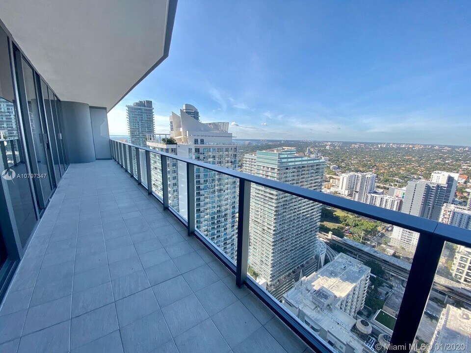 1000 Brickell Plaza, Unit 2514 in Miami, FL - Foto de edificio