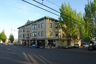 Orleans Apartments in Portland, OR - Building Photo - Building Photo