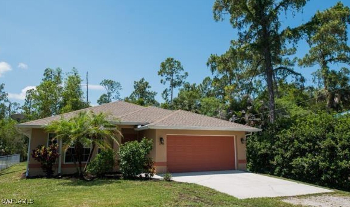 3280 2nd Ave SE in Naples, FL - Building Photo