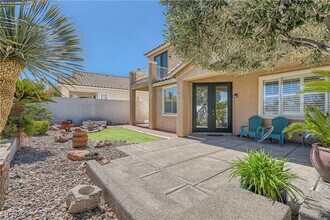 1824 Summit Gate Ln in Las Vegas, NV - Building Photo - Building Photo