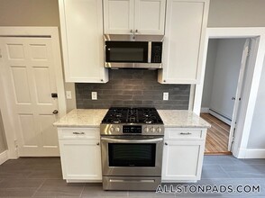 1284 Commonwealth Ave in Boston, MA - Building Photo - Building Photo