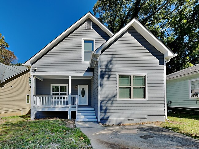 property at 869 Hollywood Rd NW