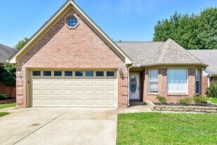 7653 Fox Hunt Dr E in Olive Branch, MS - Building Photo