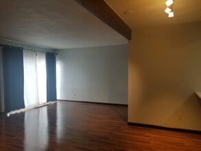 91 Country Squire Drive Unit G in Cromwell, CT - Building Photo - Building Photo