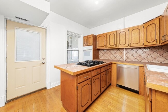 2911 W Belden Ave in Chicago, IL - Building Photo - Building Photo