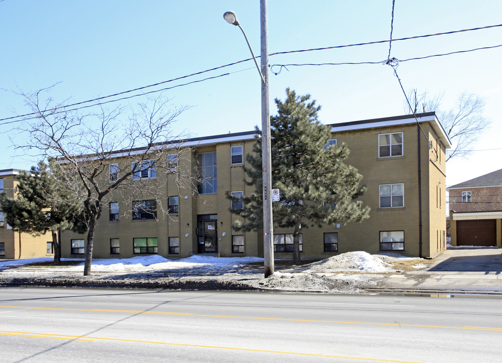 831 Wilson Ave in Toronto, ON - Building Photo