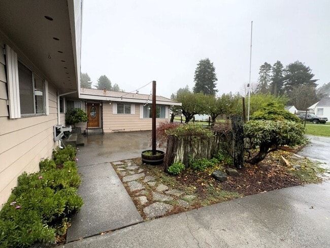 property at 5915 Walnut Dr