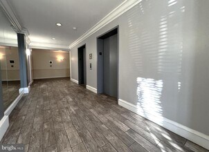 12919 Alton Square in Herndon, VA - Foto de edificio - Building Photo