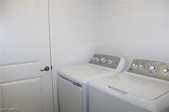 5661 Melbourne Ct in Ave Maria, FL - Foto de edificio - Building Photo