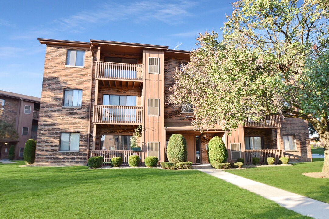 15800 Peggy Ln in Oak Forest, IL - Building Photo