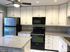 13 Dickens Square in Timonium, MD - Building Photo - Building Photo