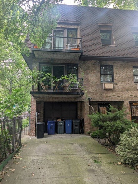 77-03 24th Ave in Queens, NY - Building Photo