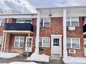 7 Colonial Rd in Beacon, NY - Building Photo