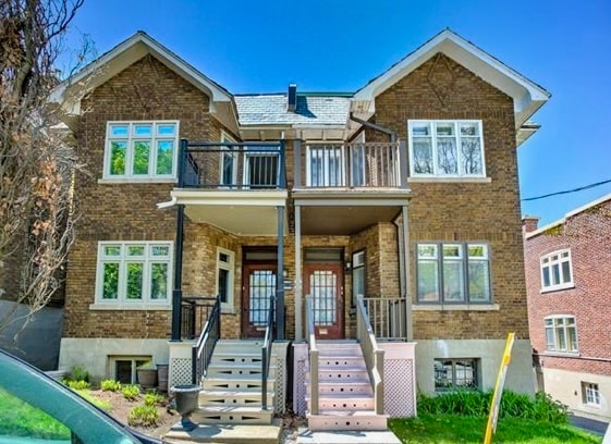 property at 4834 Grosvenor Av
