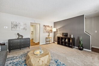 Lakeside Townhomes in Atlanta, GA - Foto de edificio - Building Photo